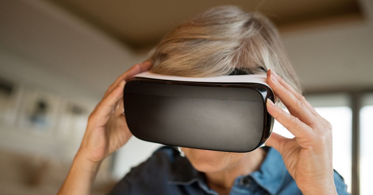 10 Immersive Virtual Reality Experiences for Seniors